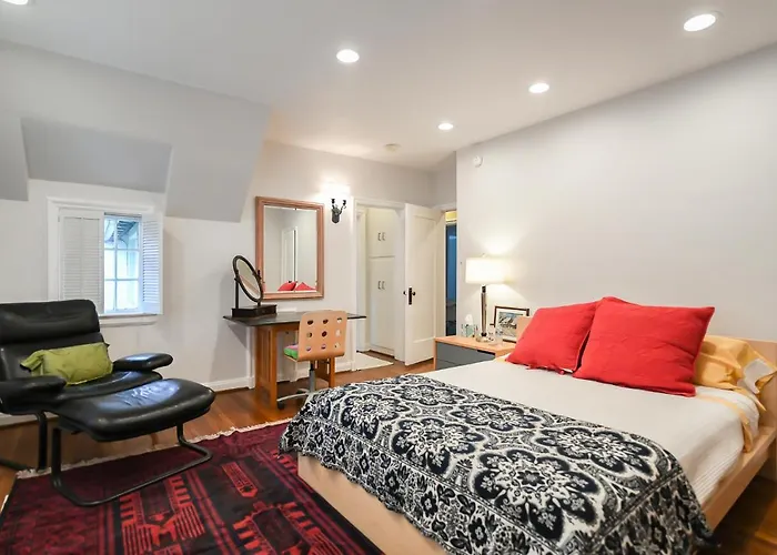 Beautiful Airy Architect-Designed Room And Brand New Private Luxe Bathroom