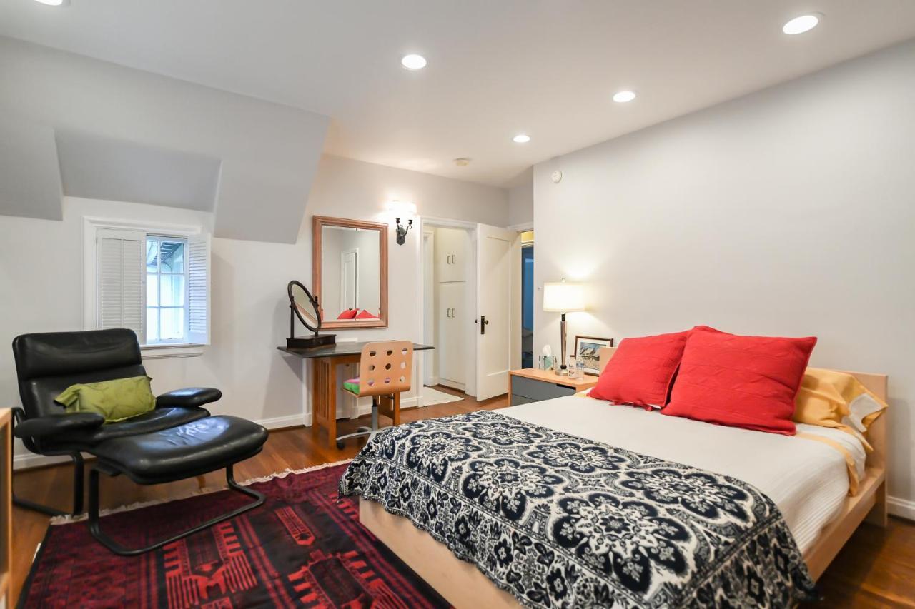 Beautiful Airy Architect-designed And Brand New Private Luxe Bathroom Homestay *