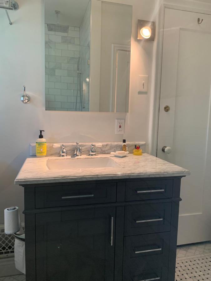 Beautiful Airy Architect-designed And Brand New Private Luxe Bathroom Homestay Los Angeles